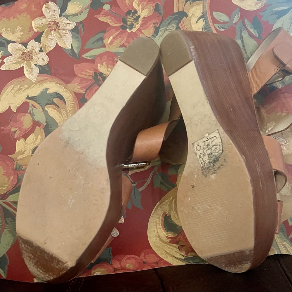 MICHAEL Michael Kors Abbott Wedge Sandal - Picture 7 of 9